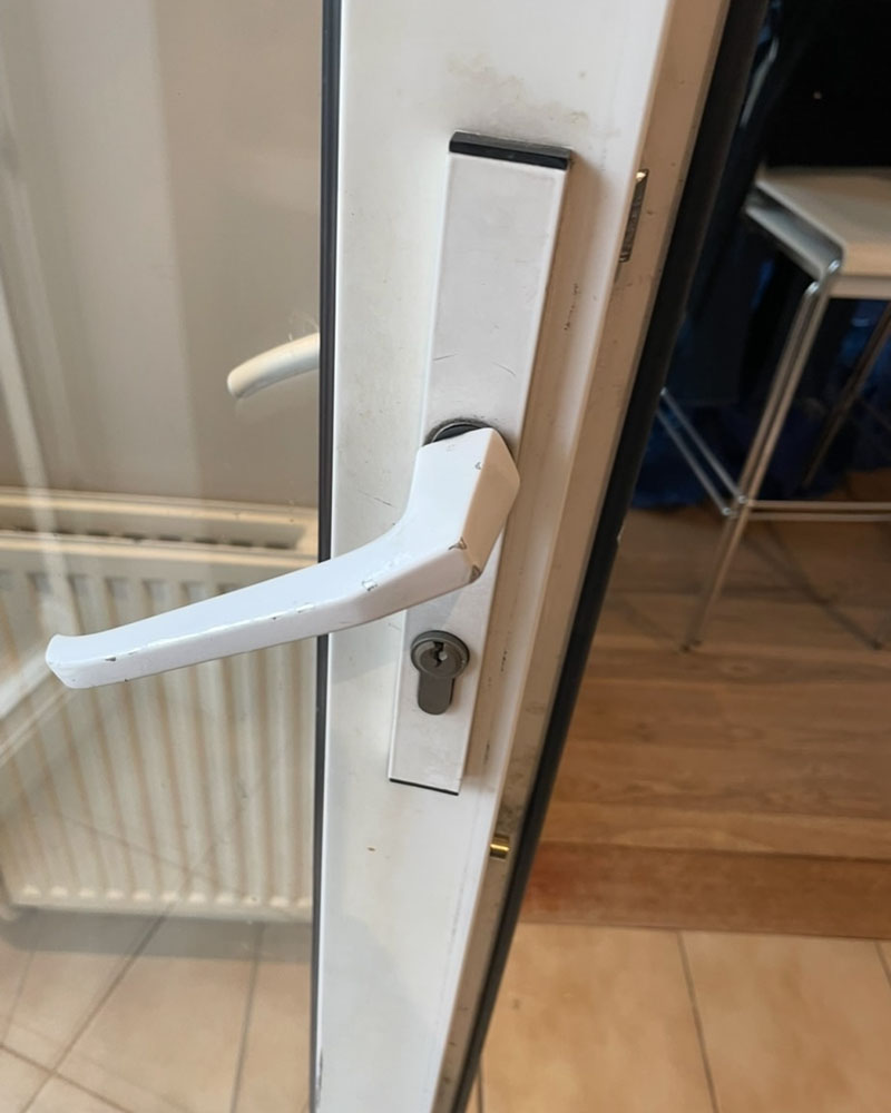 Broken and sticking locks and handles in Southampton